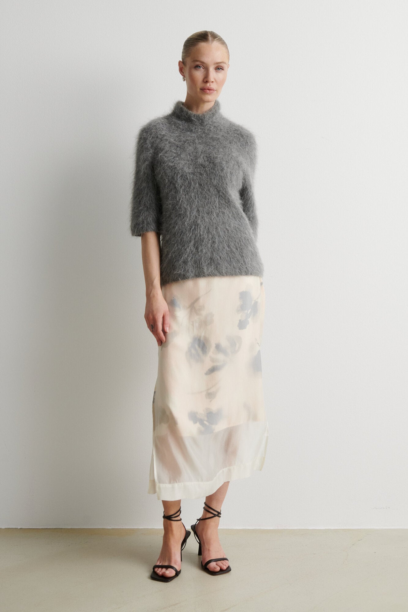 Karla kortærmet striktrøje – Dark grey melange